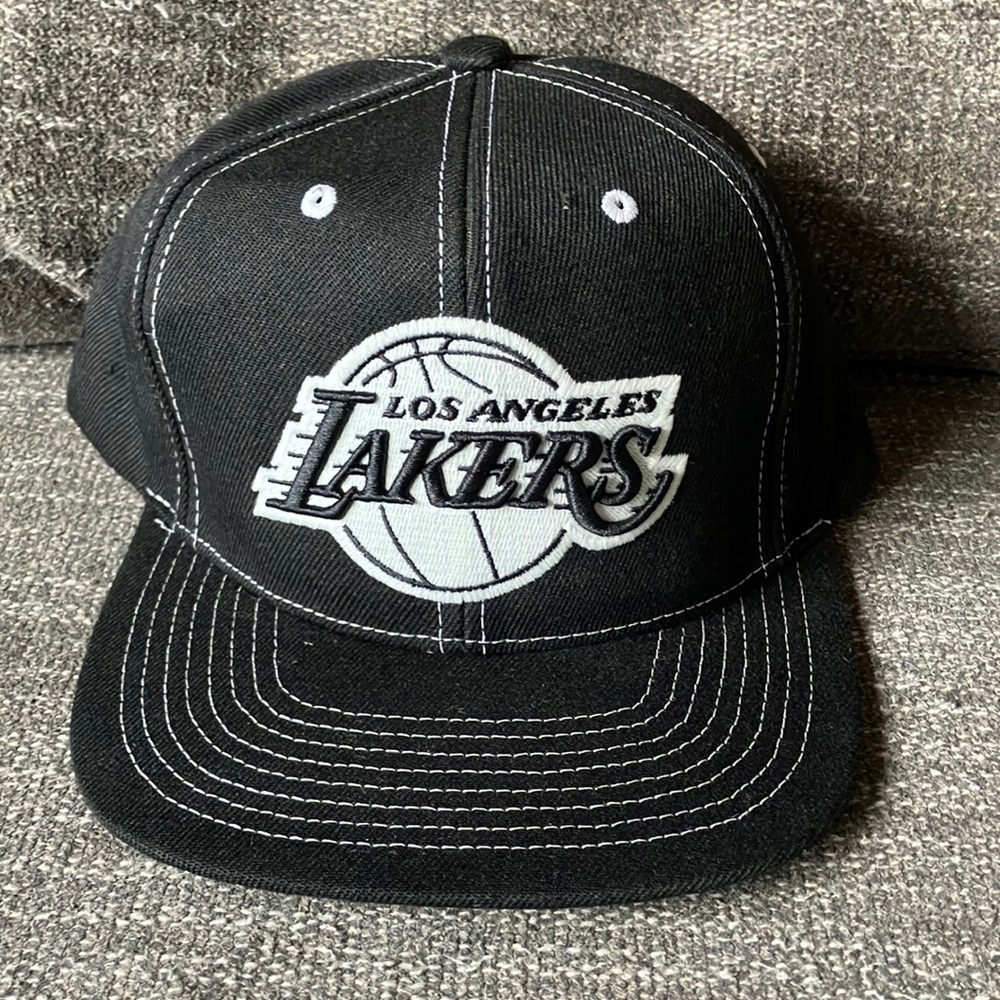 Los Angeles Lakers Basketball Mens Hat